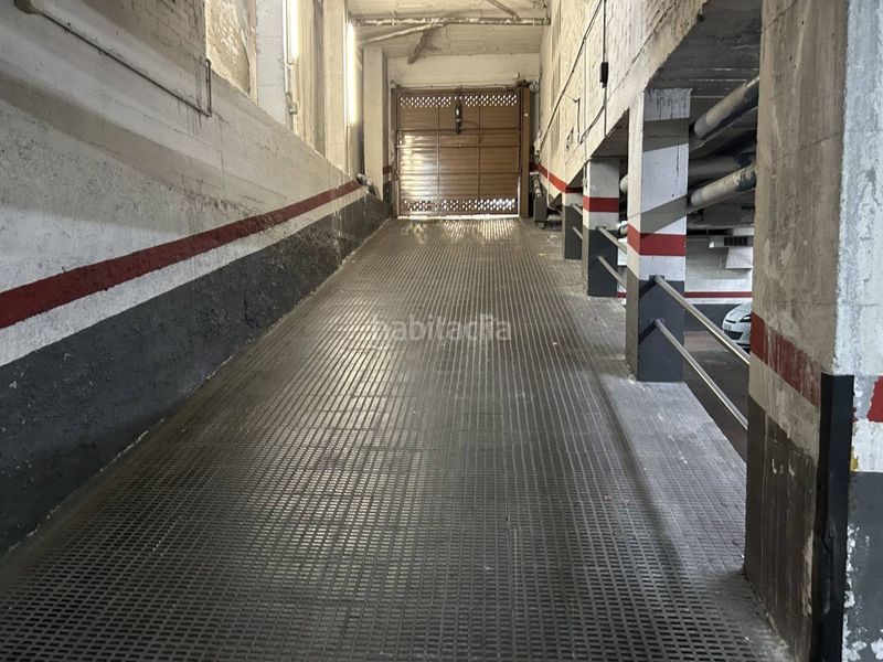 Foto a59ba4e0-d471-4bde-b9a1-31f0f87d7d09. Aparcament cotxe a Dreta de l´Eixample Barcelona