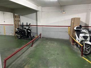 Posto auto  Calle alt de gironella. Parking  c alt de gironella  les tres torres