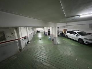 Aparcament cotxe  Alt de gironella. Parking  c alt de gironella  les tres torres