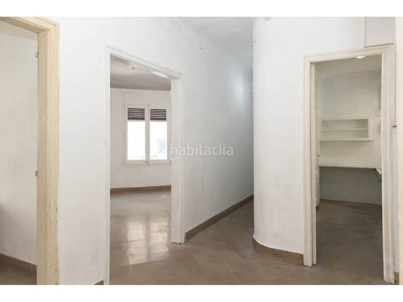 Foto 925b9ea5-b138-440f-9a42-bcc1654a8a34. Piso  con muchas posibilidades en sagrada familia en Barcelona