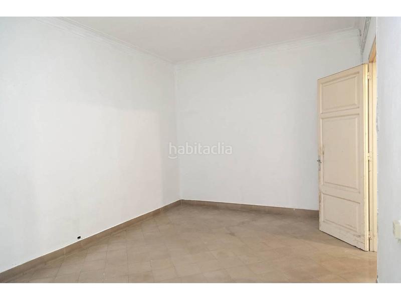 Foto bc3e7cf4-febc-407c-851c-055e96ceb723. Piso  con muchas posibilidades en sagrada familia en Barcelona