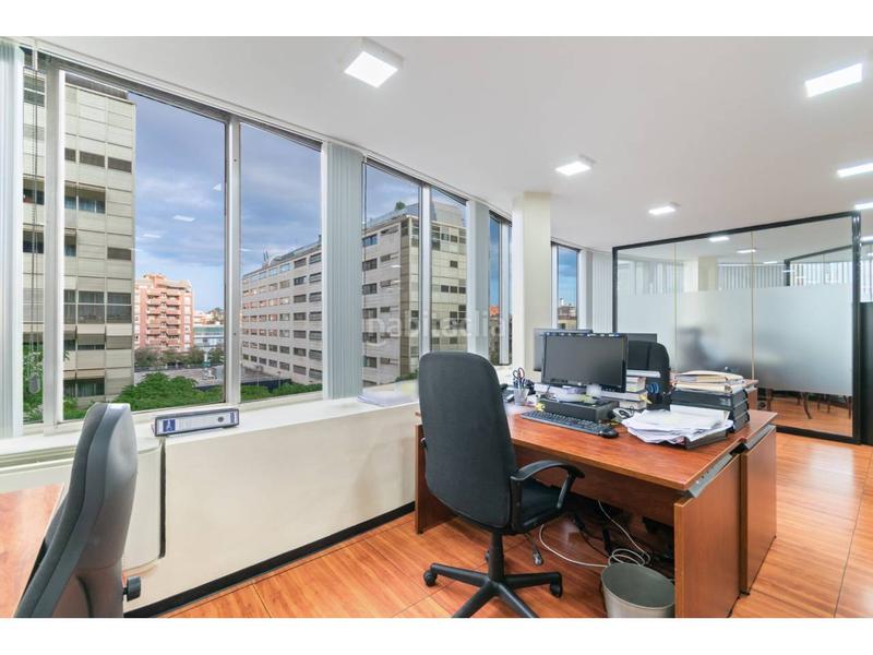 Foto 0be02de1-9f8f-4d1b-aa7c-2c8c9cd7c3ed. Oficina amb calefacció aparcament a Barri de les Corts Barcelona