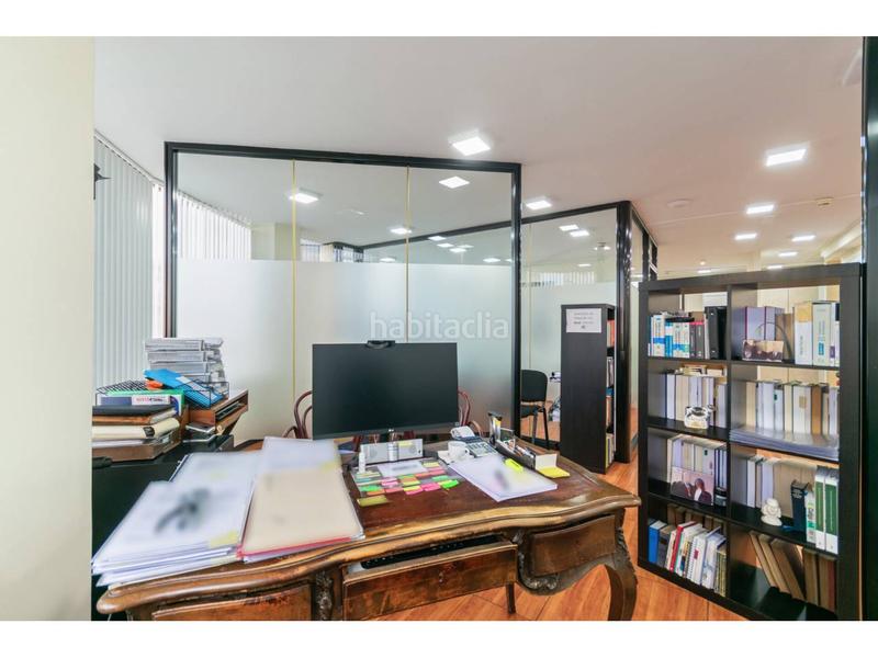 Foto 2121367d-c63b-4036-991e-a70974ca4b55. Oficina amb calefacció aparcament a Barri de les Corts Barcelona