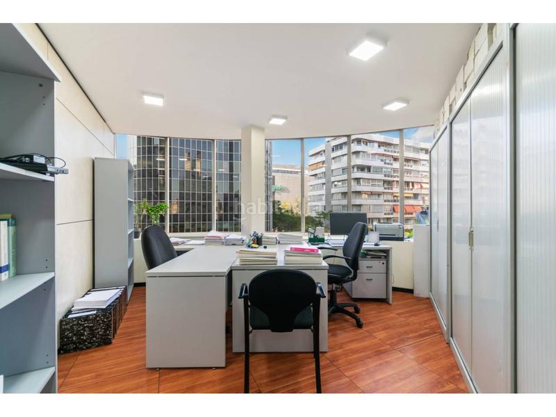 Foto 2c58b3d9-9c60-4113-8eaf-0d1550c86a43. Oficina amb calefacció aparcament a Barri de les Corts Barcelona