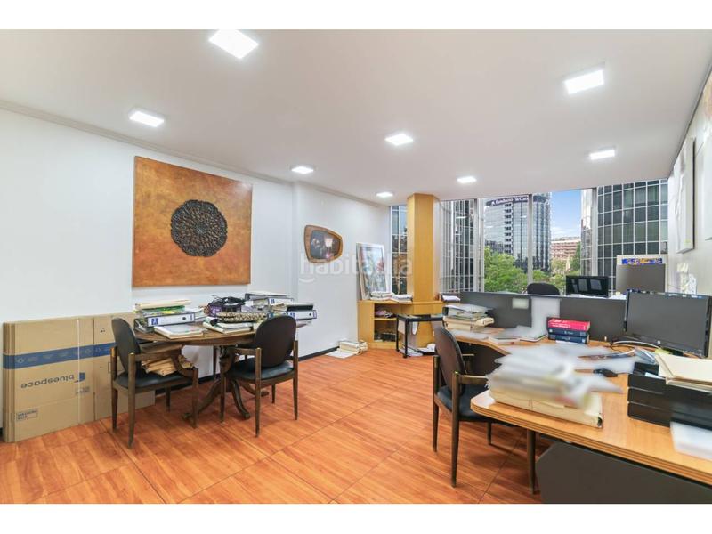 Foto 3966bc02-3d30-4618-be26-64db4bd2834e. Oficina amb calefacció aparcament a Barri de les Corts Barcelona