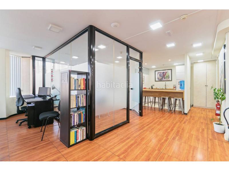 Foto 6b15384f-4be1-4fb1-a5d7-7c6ce24f6488. Oficina amb calefacció aparcament a Barri de les Corts Barcelona