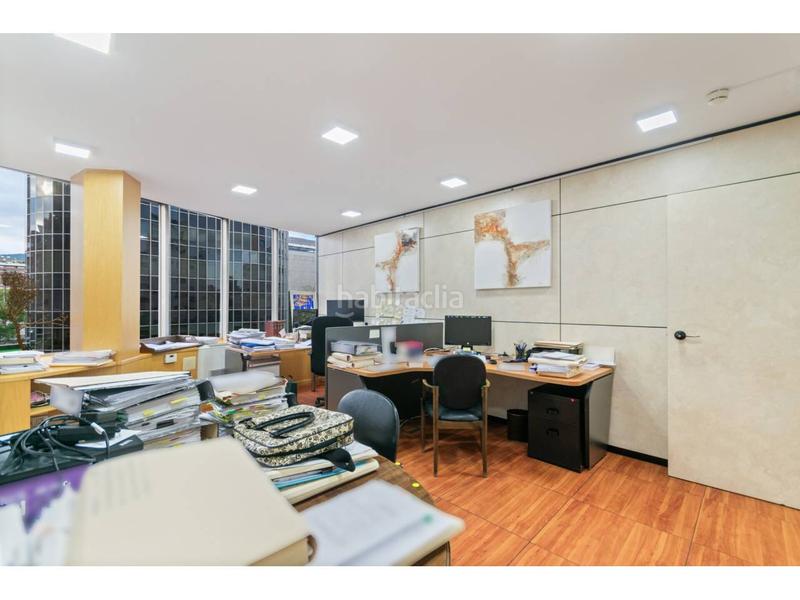 Foto 7888bfc7-d24e-474b-984c-638bb10b970b. Oficina amb calefacció aparcament a Barri de les Corts Barcelona