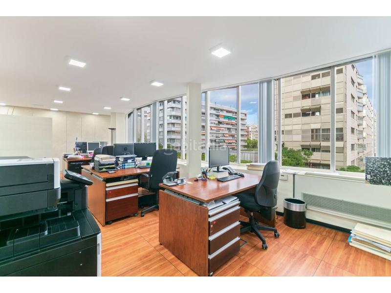 Foto 7f83eca4-6478-4b74-8aa4-08a067a6c5ba. Oficina amb calefacció aparcament a Barri de les Corts Barcelona