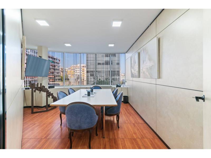 Foto 8d41f76b-a87a-43c8-95b0-ee28bbf1931b. Oficina amb calefacció aparcament a Barri de les Corts Barcelona