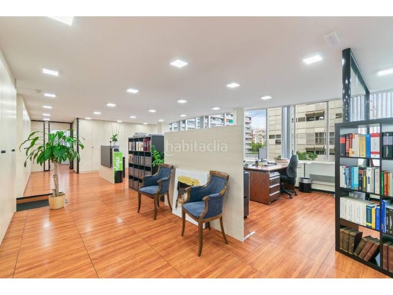 Foto a3e96c4d-1986-408a-8017-d0e5d581e0d2. Oficina amb calefacció aparcament a Barri de les Corts Barcelona