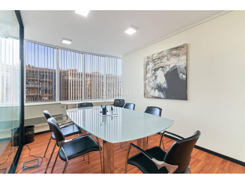 Foto a58e40b3-c0e2-4633-b4d7-73b75d5a8199. Oficina amb calefacció aparcament a Barri de les Corts Barcelona