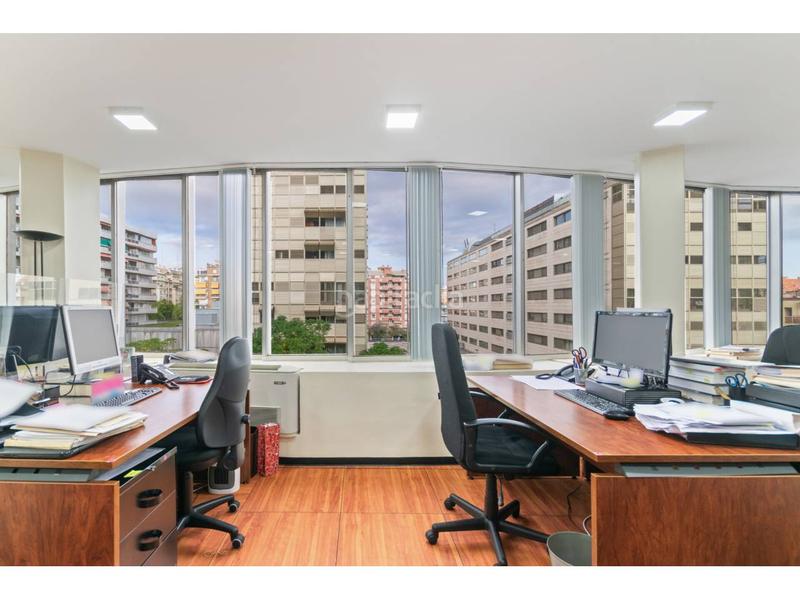 Foto afd230df-694f-4166-8f6e-ff60f9639ba1. Oficina amb calefacció aparcament a Barri de les Corts Barcelona