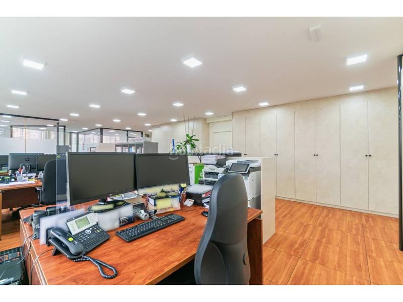 Foto b9cf7631-1466-4042-802b-9c34437f096d. Oficina amb calefacció aparcament a Barri de les Corts Barcelona