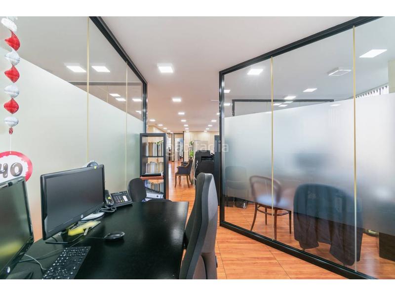 Foto bc48074c-74b7-4845-bf14-8dc99d9e5958. Oficina amb calefacció aparcament a Barri de les Corts Barcelona