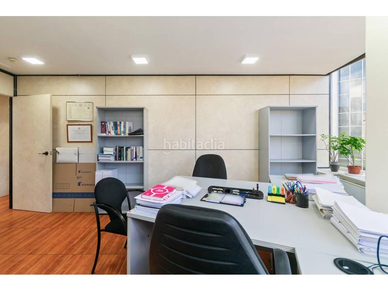 Foto c1f218f3-6e28-47d4-8719-8db344b92fff. Oficina amb calefacció aparcament a Barri de les Corts Barcelona