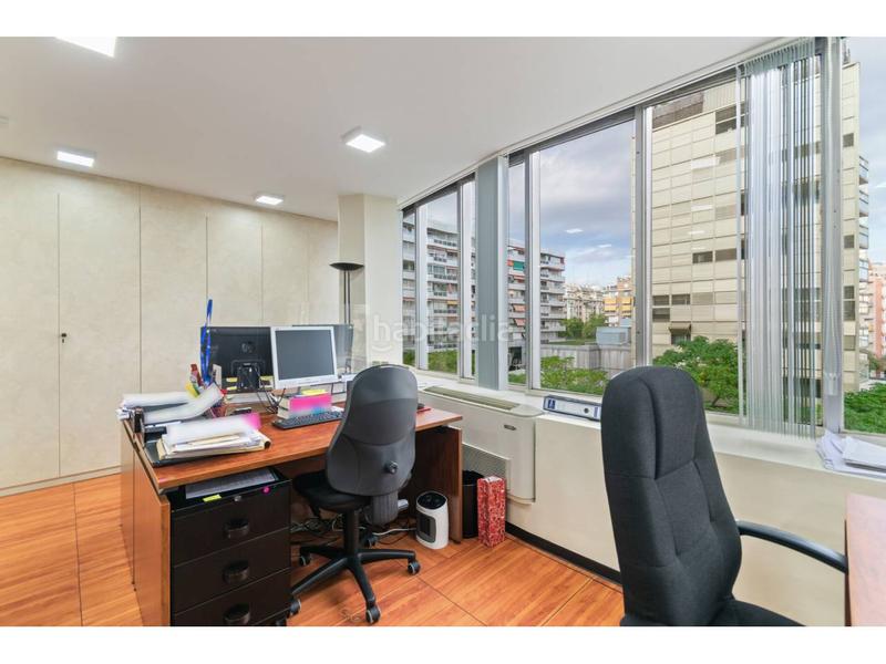 Foto c3528913-b5c7-4678-99d3-e408f1e9f5b9. Oficina amb calefacció aparcament a Barri de les Corts Barcelona