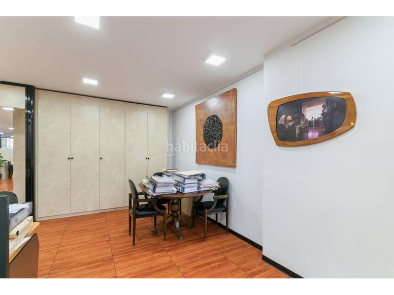 Foto c994d281-1462-4c8e-8c5a-a34b432957eb. Oficina amb calefacció aparcament a Barri de les Corts Barcelona