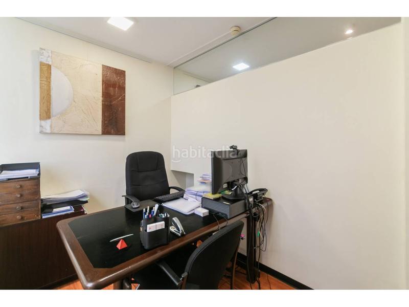Foto f0778220-1964-43c3-b78f-a16a1b957325. Oficina amb calefacció aparcament a Barri de les Corts Barcelona