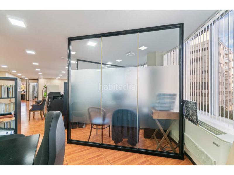 Foto f5c84d8d-7105-4b4a-a58d-4bb58f1c2bec. Oficina amb calefacció aparcament a Barri de les Corts Barcelona