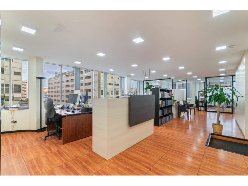 Foto f9251dae-fa04-45cc-a3a6-5748695d56b8. Oficina amb calefacció aparcament a Barri de les Corts Barcelona