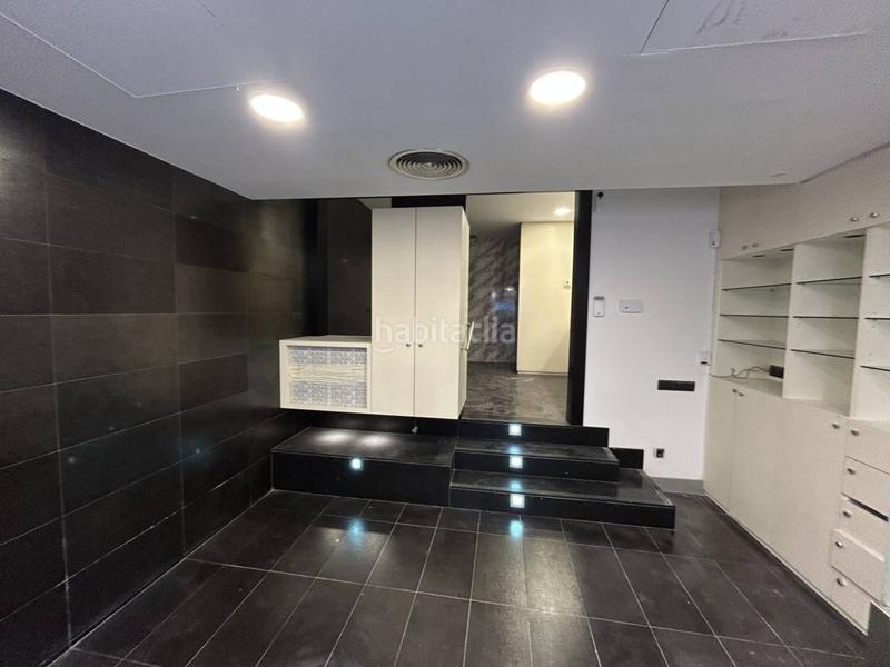 Foto ea1261d3-1f85-49b9-b6c0-4596f2e4038c. Affitto locale commerciale in mare de déu de montserrat 15 in Barcelona