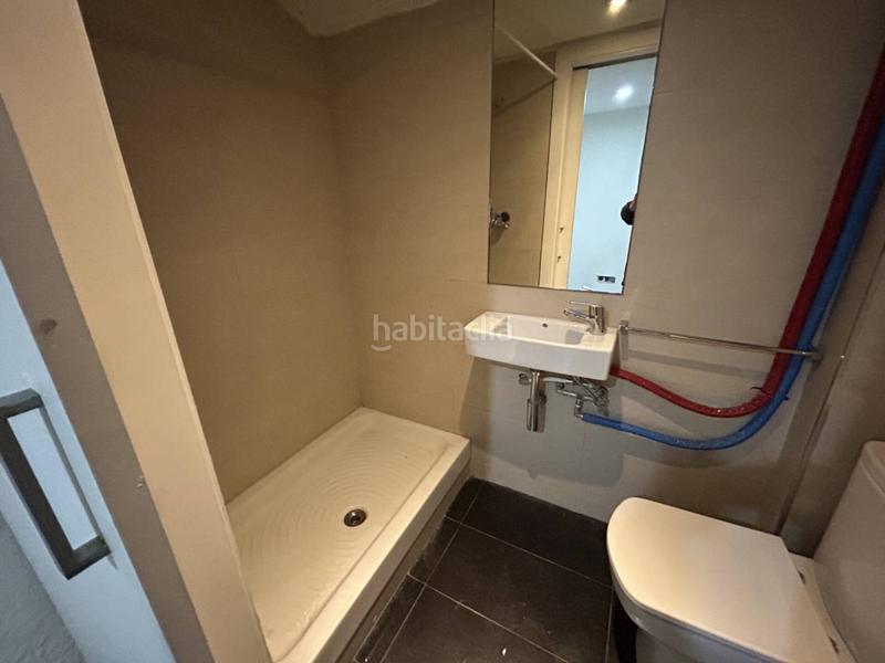 Foto fe62b311-b25e-4b45-9bf2-15543d867d37. Affitto locale commerciale in mare de déu de montserrat 15 in Barcelona