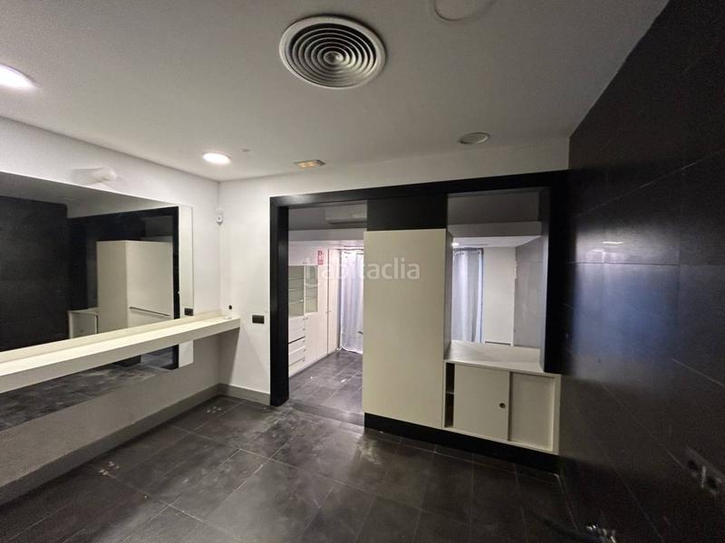 Foto b4f03170-1522-453e-8d53-78dc2552a017. Rent business premise in mare de déu de montserrat 15 in Barcelona