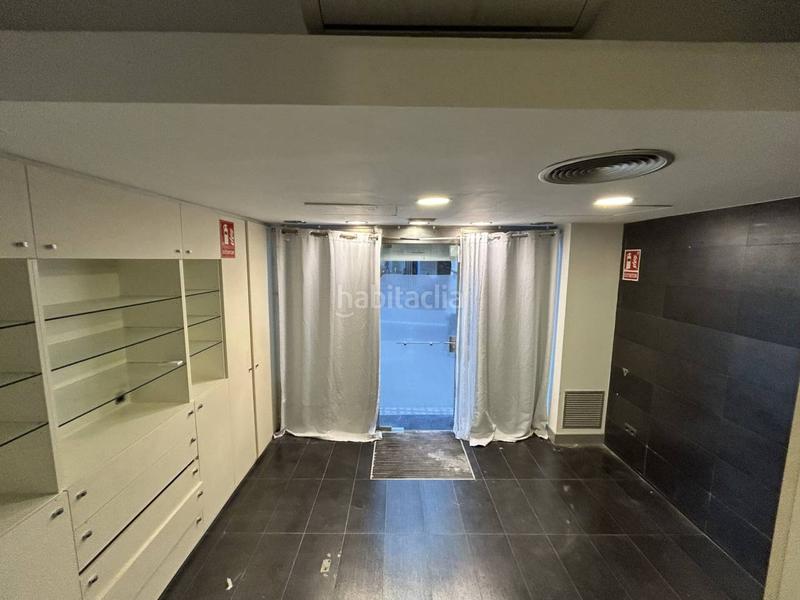 Foto f39b28dc-f543-4ca0-b00e-58042ba6baaa. Rent business premise in mare de déu de montserrat 15 in Barcelona