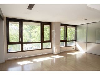 Büro  Ronda general mitre. Oficina exterior con mucha luz en ronda general mitre