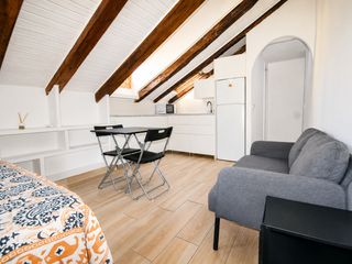 Alquiler Estudio en Calle de san vicente ferrer 12. Se alquila estudio en pleno corazon de malasaña