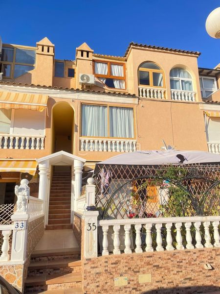 Foto ffa7a483-8127-4a50-bea5-f826b39bd80c. Casa amb piscina a Los Balcones-Los Altos Torrevieja