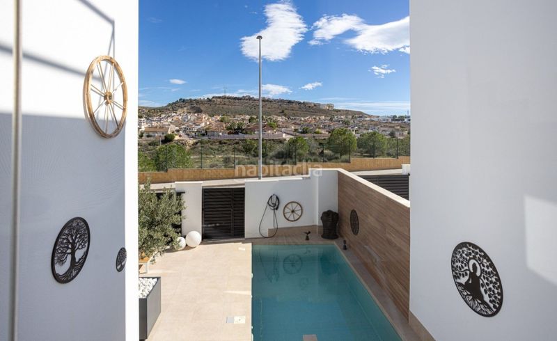 Foto b53992d8-121f-4d7e-9477-29c77d643513. Casa amb piscina a Benijófar