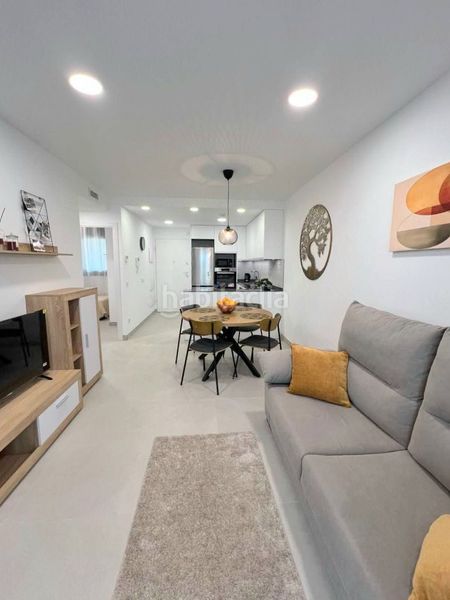 Foto 11cac2e2-e1b8-41e3-a698-ba07ab5c81b1. Apartament amb piscina a Torreblanca Torrevieja