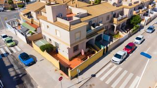 Casa en Aguas Nuevas. Bungalow en planta baja con tres dormitorios en aguas nuevas sec