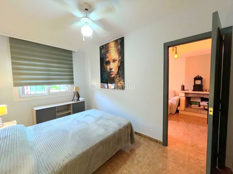 Foto 3cca5bae-9ca4-4a6d-897d-7d4b789d86a2. Casa adossada amb piscina a Los Almendros Orihuela