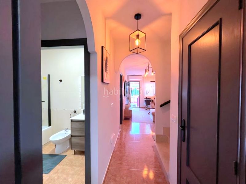 Foto 8020d4a6-7e04-473a-9d21-38ffb277e6c6. Casa adossada amb piscina a Los Almendros Orihuela