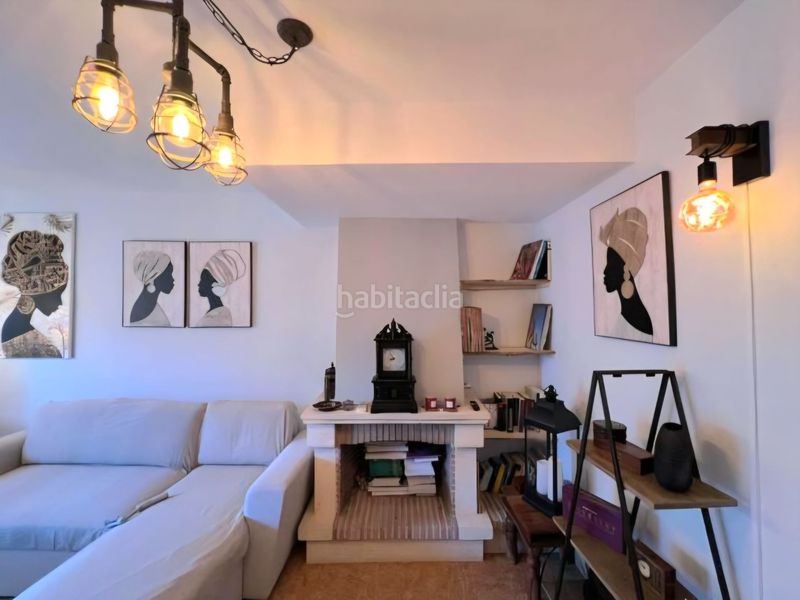 Foto b19f163b-637d-4271-ac1c-9f1b0e8fb6d1. Casa adossada amb piscina a Los Almendros Orihuela