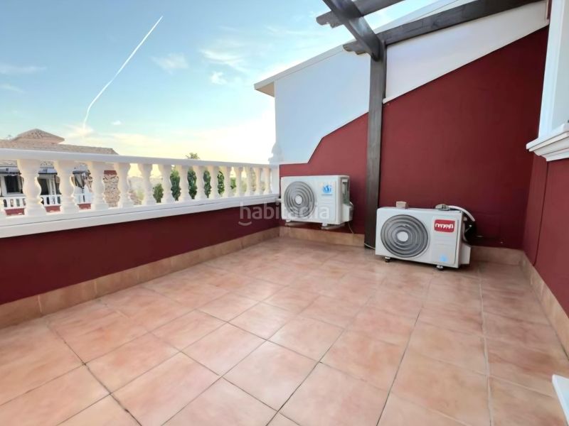 Foto e7ff11c4-0e58-4ec7-8504-3da3d1ec95c2. Casa adossada amb piscina a Los Almendros Orihuela