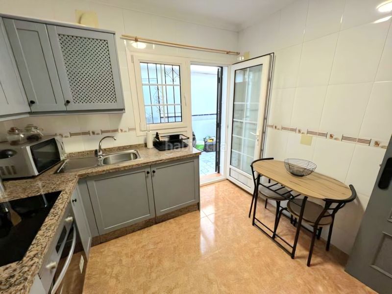 Foto ff73504c-4ef9-464b-82ec-8b8f83567889. Casa adossada amb piscina a Los Almendros Orihuela