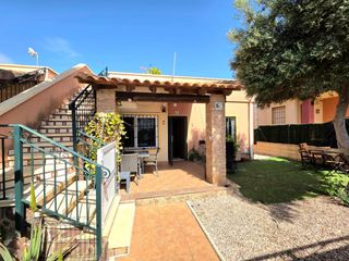 Casa a schiera in Parque Acuático - Sector 25. Casa de dos dormitorios en la prestigiosa zona de aguas nuevas s