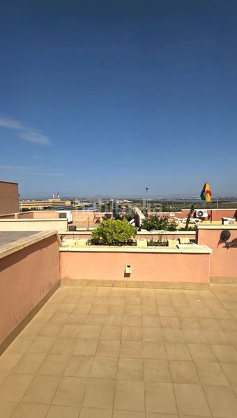 Foto d649faea-d7fa-4fad-abd1-f6027f7babe3. Casa adossada amb piscina a Parque Acuático - Sector 25 Torrevieja