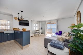 Apartament a Playa de los Náufragos. Apartamento de tres dormitorios en primera línea de mar a 50 met