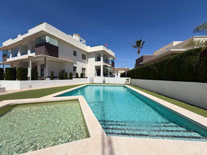 Foto e11bb600-8d48-44f7-9f9c-aa8226ca8f28. Casa amb piscina a Rojales