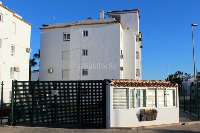 Foto 257c8fb6-d546-4b09-8574-c5688ec9004a. Àtic amb piscina a Los Almendros Orihuela