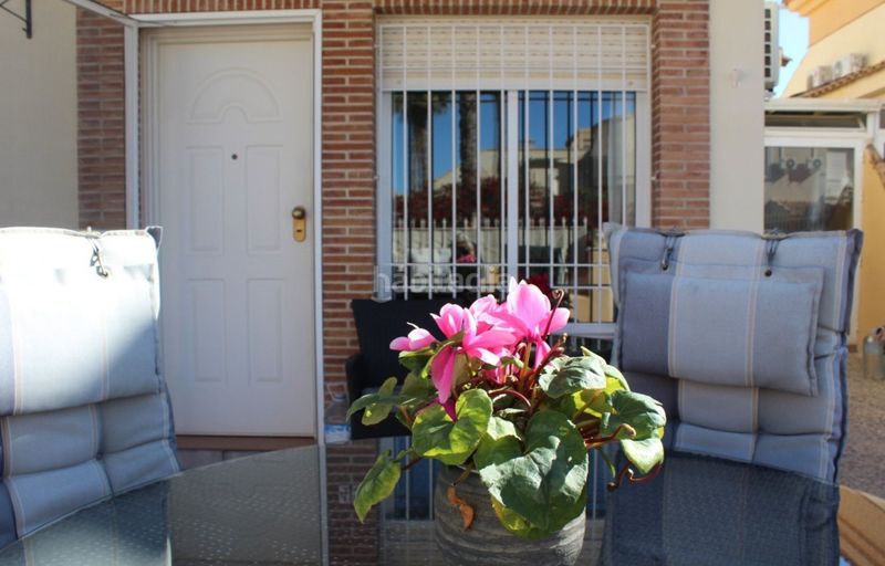 Foto 5a3baf5c-11cd-4567-8c3a-9698b3d59263. Casa adossada amb piscina a Los Almendros Orihuela