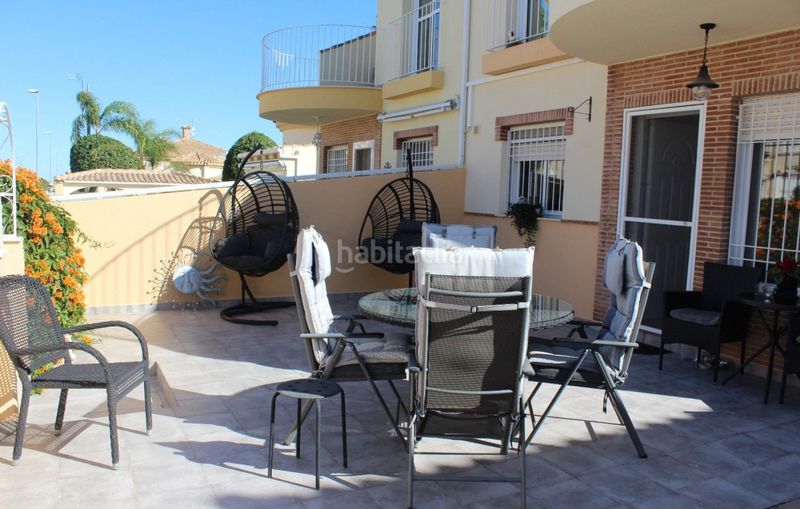 Foto 68fc764d-54f8-440e-8555-ea5f32e830dc. Casa adossada amb piscina a Los Almendros Orihuela