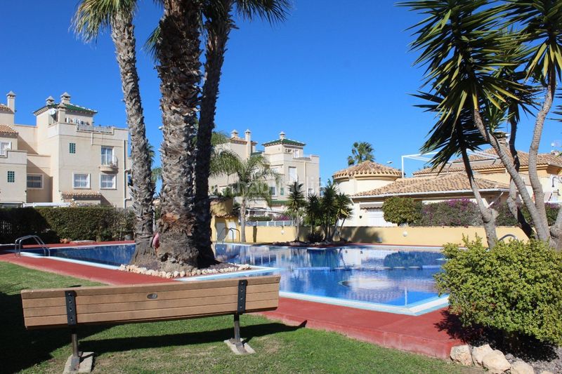 Foto af5bfa35-de88-44f7-b4fe-a5593d68c202. Casa adossada amb piscina a Los Almendros Orihuela