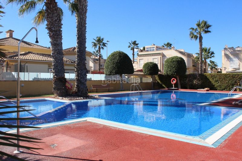 Foto c03b68bc-2851-4d4b-a80e-b6df6611e9e8. Casa adossada amb piscina a Los Almendros Orihuela