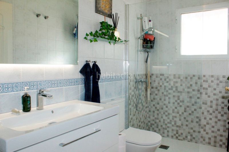 Foto ca1d076d-8a7f-44c4-90ba-9cd2e2a063b1. Casa adossada amb piscina a Los Almendros Orihuela