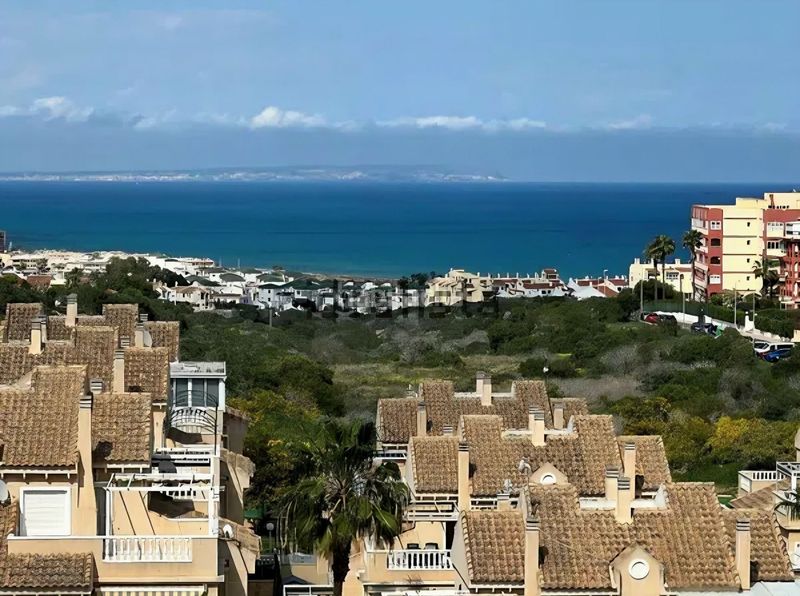 Foto 7e25f8bd-2b5d-4bd2-be67-64d908eddab4. Apartament amb piscina a Aguas Nuevas Torrevieja